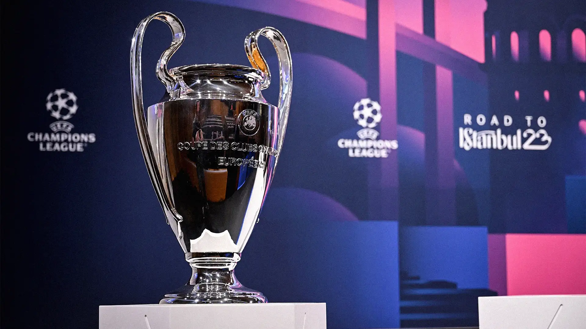 مباريات دوري ابطال أوربا، حيث انطلقت أولى مباريات دوري ابطل أوربا بنظامها الجديد حيث ويكون من خلال تقسيم 36 فريق الى أربعة مستويات ب